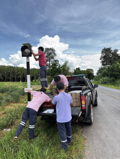 วันที่ 25 สิงหาคม 2568 ดร.คุณากร อักษรพรมราช นายกองค์การบริหารส่วนตำบลโพนงาม มอบหมายให้เจ้าหน้าที่จากองค์การบริหารส่วนตำบลโพนงามลงพื้นที่ติดตั้งและซ่อมแซมไฟกระพริบบริเวณจุดเสี่ยงในพื้นที่บ้านสันติสุข หมู่ 10