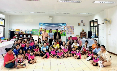 วันที่ 27 สิงหาคม 2568 โครงการส่งเสริมความรู้เกี่ยวกับการดูแลสุขภาพของเด็ก การป้องกันโรคติดต่อ การป้องกันอันตรายและทันตสุขภาพฟัน ตลอดจนความรู้ด้านอาหารโภชนาการในเด็กปฐมวัยให้กับพ่อแม่/ผู้ปกครอง/ครู/ผู้ดูแลเด็กและผู้ประกอบอาหาร