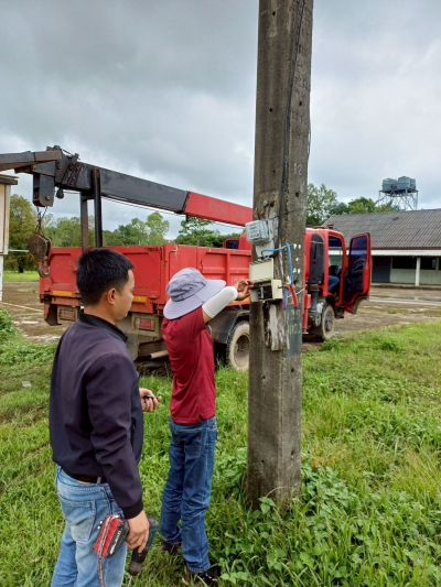 วันที่ 4 กันยายน 2568 ดร.คุณากร อักษรพรมราช นายกองค์การบริหารส่วนตำบลโพนงาม มอบหมายให้เจ้าหน้าที่จากองค์การบริหารส่วนตำบลโพนงาม ลงพื้นที่ซ่อมแซมโคมไฟฟ้าส่องสว่าง บ้านโนนสูง หมู่ 8