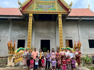 วันที่ 7 กรกฎาคม 2568 ดร.คุณากร อักษรพรมราช นายกองค์การบริหารส่วนตำบลโพนงาม มอบหมายให้ นายวุฒิชัย โคตระ ผู้อำนวยการกองการศึกษาฯ คณะครู พร้อมด้วยนักเรียนจากศูนย์พัฒนาเด็กเล็กบ้านป่าสน-คำอุดม ทำบุญเนื่องในวันเข้าพรรษา ประจำปี 2568 ณ วัดโกศลนิวาส