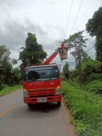 วันที่ 22 กรกฎาคม 2568 ดร.คุณากร อักษรพรมราช นายกองค์การบริหารส่วนตำบลโพนงาม มอบหมายให้เจ้าหน้าที่จากองค์การบริหารส่วนตำบลโพนงาม ลงพื้นที่ซ่อมแซมโคมไฟฟ้าฟ้าส่องสว่างภายในบ้านคำอุดม หมู่ 13