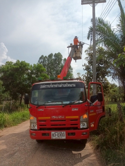วันที่ 25 มิถุนายน 2568 ดร.คุณากร อักษรพรมราช นายกองค์การบริหารส่วนตำบลโพนงาม มอบหมายให้เจ้าหน้าที่จากองค์การบริหารส่วนตำบลโพนงาม ลงพื้นที่ซ่อมแซมพร้อมทั้งติดตั้งโคมไฟฟ้าส่องสว่างภายในบ้านสวนสน หมู่ 9 เพื่อแก้ไขปัญหาให้กับคนในชุมชน