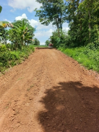 วันที่ 19 มิถุนายน 2568 ดร.คุณากร อักษรพรมราช นายกองค์การบริหารส่วนตำบลโพนงาม มอบหมายให้เจ้าหน้าที่องค์การบริหารส่วนตำบลโพนงาม ลงพื้นที่ซ่อมแซมปรับปรุงถนนบ้านหนองแสง หมู่ที่ 7 โดยใช้รถไถฟาร์มแทรกเตอร์แก้ไขปัญหาถนนชำรุด เป็นหลุม เป็นบ่อ